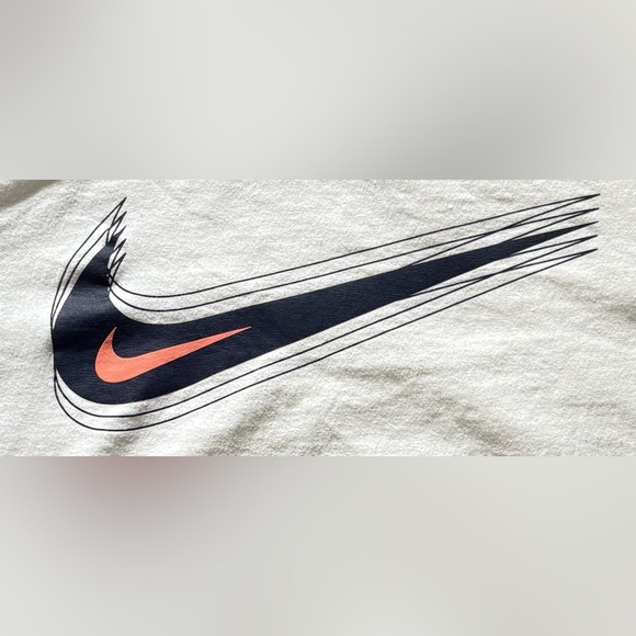 The Nike Tee Women’s Size Medium White/Navy/Peach - Picture 2 of 3